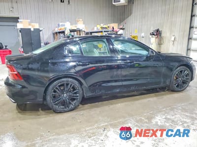 Trzecie zdjęcie samochodu z tyłu: 2022 VOLVO S60 B5 MOMENTUM VIN:7JRL12TZ7NG155340 - miniatura