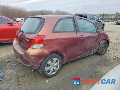 Trzecie zdjęcie samochodu z tyłu: 2010 TOYOTA YARIS BASE VIN:JTDJT4K32A5312710 - miniatura