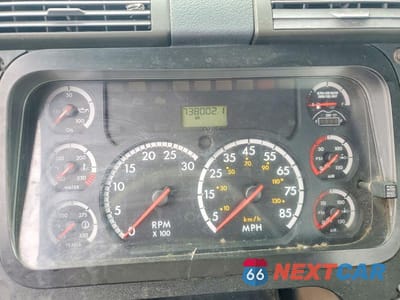 Zdjęcie 8 z 10 samochodu: 2012 FREIGHTLINER CASCADIA SEMI TRUCK VIN:1FUBGADV7CLBJ9856 - miniatura