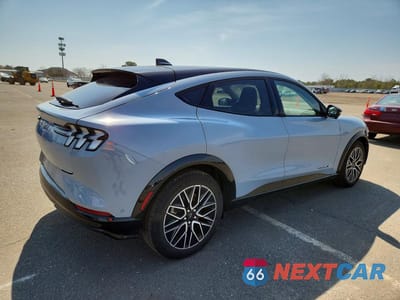 Trzecie zdjęcie samochodu z tyłu: 2024 FORD MUSTANG MACH-E PREMIUM VIN:3FMTK3SU8RMA30426 - miniatura
