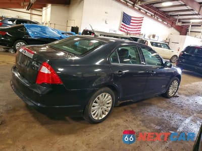 Trzecie zdjęcie samochodu z tyłu: 2010 FORD FUSION HYBRID VIN:3FADP0L33AR431233 - miniatura