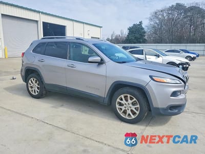 Czwarte zdjęcie samochodu z boku: 2018 JEEP CHEROKEE LATITUDE VIN:1C4PJLCB9JD590493 - miniatura