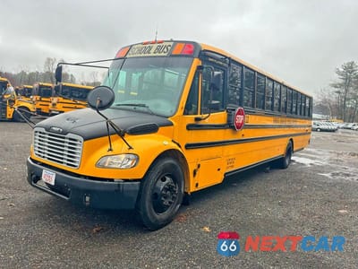 Drugie zdjęcie samochodu z przodu: 2015 FREIGHTLINER CHASSIS B2B VIN:4UZABRDU1FCGJ8501 - miniatura