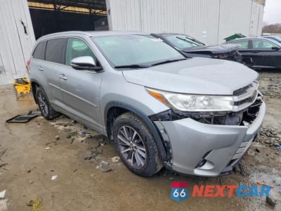 Czwarte zdjęcie samochodu z boku: 2017 TOYOTA HIGHLANDER XLE VIN:5TDJZRFHXHS391808 - miniatura