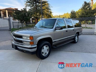 Drugie zdjęcie samochodu z przodu: 1999 CHEVROLET SUBURBAN K1500 VIN:3GNFK16R7XG236920 - miniatura