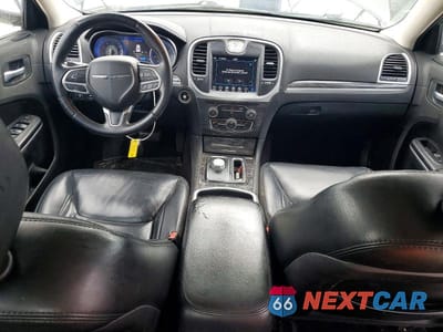 Zdjęcie 8 z 11 samochodu: 2018 CHRYSLER 300 TOURING VIN:2C3CCAAG2JH342654 - miniatura