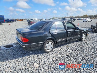 Trzecie zdjęcie samochodu z tyłu: 1997 MERCEDES-BENZ E 420 VIN:WDBJF72F7VA286183 - miniatura