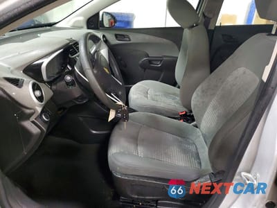 Zdjęcie 7 z 13 samochodu: 2019 CHEVROLET SONIC VIN:1G1JG6SB4K4144690 - miniatura