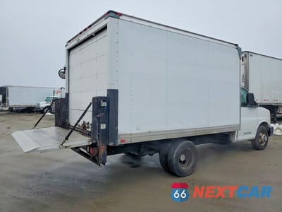Trzecie zdjęcie samochodu z tyłu: 2012 CHEVROLET EXPRESS BOX TRUCK VIN:1GB0G2CA2B1145912 - miniatura