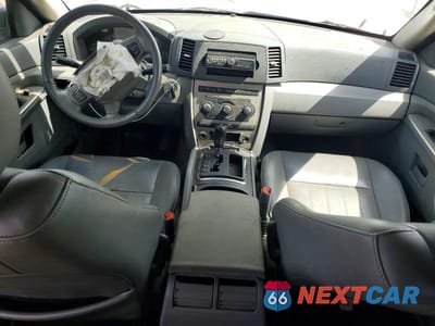 Zdjęcie 8 z 13 samochodu: 2005 JEEP GRAND CHEROKEE LAREDO VIN:1J4HS48N05C569113 - miniatura