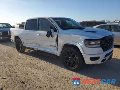 Czwarte zdjęcie samochodu z boku: 2020 RAM 1500 LARAMIE VIN:1C6SRFJT3LN374756 - miniatura