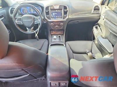 Zdjęcie 8 z 11 samochodu: 2020 CHRYSLER 300 TOURING VIN:2C3CCAAG0LH137479 - miniatura