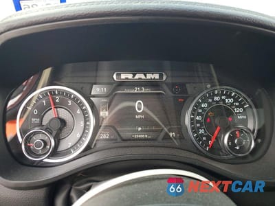 Zdjęcie 9 z 11 samochodu: 2025 RAM 1500 LARAMIE VIN:1C6SRFJP1SN504843 - miniatura