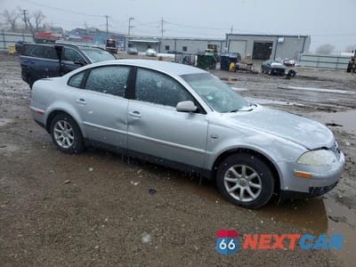 Czwarte zdjęcie samochodu z boku: 2002 VOLKSWAGEN PASSAT GLS VIN:WVWPD63B02P181971 - miniatura
