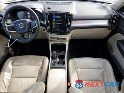 Zdjęcie 8 z 13 samochodu: 2020 VOLVO XC40 T4 MOMENTUM VIN:YV4AC2HK8L2264988 - miniatura