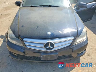 Zdjęcie 13 z 13 samochodu: 2013 MERCEDES-BENZ C 300 4MATIC VIN:WDDGF8AB8DR285856 - miniatura