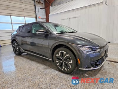 Czwarte zdjęcie samochodu z boku: 2024 KIA EV6 WIND VIN:KNDC34LA3R5198752 - miniatura