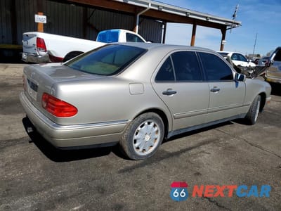 Trzecie zdjęcie samochodu z tyłu: 1999 MERCEDES-BENZ E 320 VIN:WDBJF65HXXA755728 - miniatura
