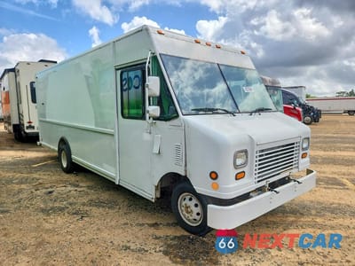 Czwarte zdjęcie samochodu z boku: 2004 FORD E450 DELIVERY TRUCK VIN:1FCLE49L74HB30030 - miniatura