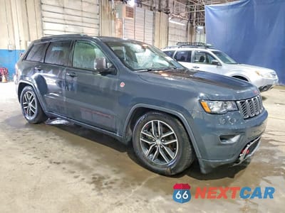 Czwarte zdjęcie samochodu z boku: 2018 JEEP GRAND CHEROKEE TRAILHAWK VIN:1C4RJFLG9JC322104 - miniatura