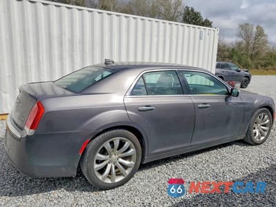 Trzecie zdjęcie samochodu z tyłu: 2018 CHRYSLER 300 LIMITED VIN:2C3CCAEG3JH126919 - miniatura