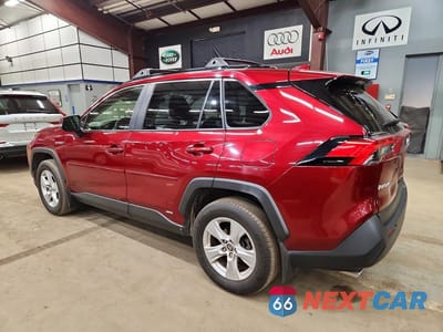 Drugie zdjęcie samochodu z przodu: 2021 TOYOTA RAV4 HYBRID XLE VIN:JTMRWRFV6MD133857 - miniatura