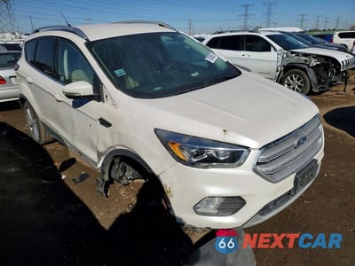 Czwarte zdjęcie samochodu z boku: 2018 FORD ESCAPE TITANIUM VIN:1FMCU9J98JUC11469 - miniatura