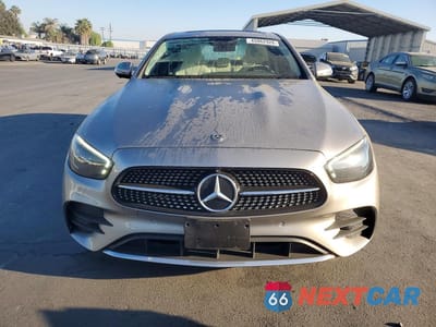 Piąte zdjęcie samochodu w środku: 2021 MERCEDES-BENZ E 350 VIN:W1KZF8DB7MA907821 - miniatura