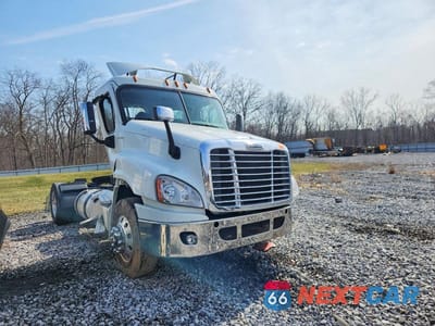 2016 FREIGLINER CASCADIA 125 1FUBGDDV8GLGN3083 - główne zdjęcie licytacji z USA - miniatura