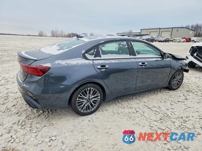 Trzecie zdjęcie samochodu z tyłu: 2022 KIA FORTE GT-LINE VIN:3KPF54AD5NE479728 - miniatura