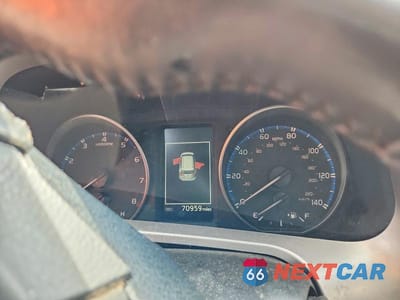 Zdjęcie 9 z 14 samochodu: 2018 TOYOTA RAV4 XLE VIN:JTMRFREV0JJ252180 - miniatura