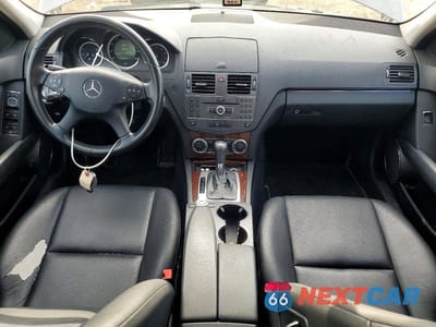 Zdjęcie 8 z 12 samochodu: 2011 MERCEDES-BENZ C 300 4MATIC VIN:WDDGF8BB0BR140421 - miniatura
