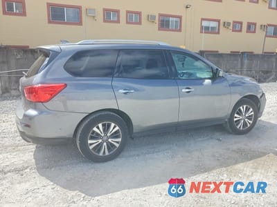 Trzecie zdjęcie samochodu z tyłu: 2019 NISSAN PATHFINDER SV VIN:5N1DR2MN3KC634991 - miniatura