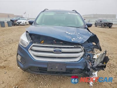 Piąte zdjęcie samochodu w środku: 2018 FORD ESCAPE SE VIN:1FMCU9GD5JUC86691 - miniatura