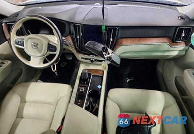 Zdjęcie 8 z 12 samochodu: 2022 VOLVO XC60 B5 MOMENTUM VIN:YV4L12RK2N1965404 - miniatura