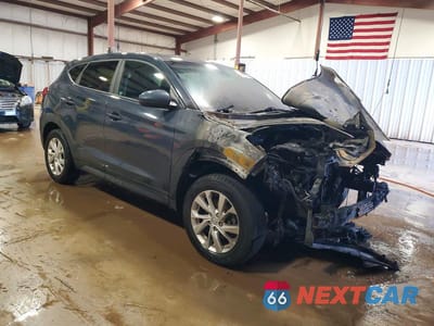 Czwarte zdjęcie samochodu z boku: 2019 HYUNDAI TUCSON SE VIN:KM8J23A46KU894756 - miniatura