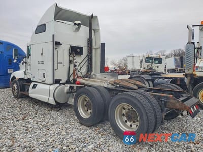 Trzecie zdjęcie samochodu z tyłu: 2013 KENWORTH T660 SEMI TRUCK VIN:1XKADP9X2DJ360375 - miniatura