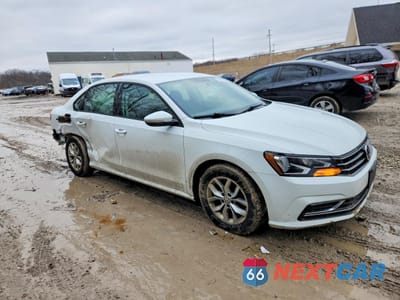 Czwarte zdjęcie samochodu z boku: 2018 VOLKSWAGEN PASSAT S VIN:1VWAA7A36JC029101 - miniatura