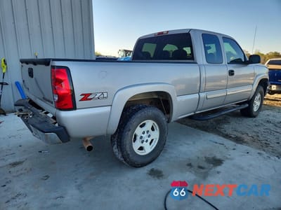 Trzecie zdjęcie samochodu z tyłu: 2004 CHEVROLET SILVERADO K1500 VIN:1GCEK19T34E168629 - miniatura