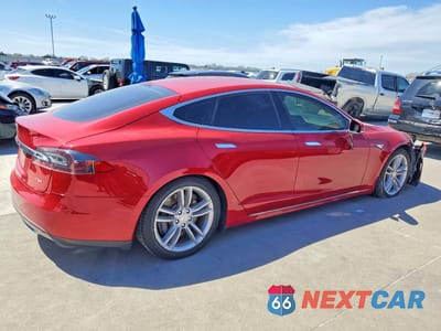 Trzecie zdjęcie samochodu z tyłu: 2013 TESLA MODEL S VIN:5YJSA1CP2DFP21805 - miniatura