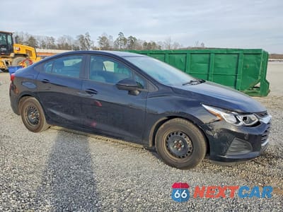 Czwarte zdjęcie samochodu z boku: 2019 CHEVROLET CRUZE LS VIN:1G1BC5SM0K7148374 - miniatura
