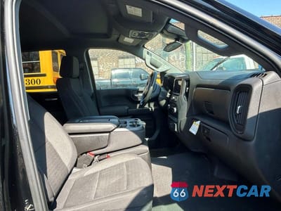 Piąte zdjęcie samochodu w środku: 2024 CHEVROLET SILVERADO K1500 TRAIL BOSS CUSTOM VIN:3GCUDCE86RG359836 - miniatura