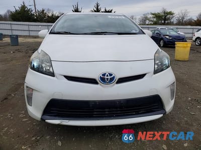 Piąte zdjęcie samochodu w środku: 2013 TOYOTA PRIUS THREE VIN:JTDKN3DU2D5690237 - miniatura