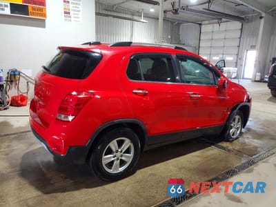 Trzecie zdjęcie samochodu z tyłu: 2017 CHEVROLET TRAX 1LT VIN:3GNCJPSBXHL203209 - miniatura