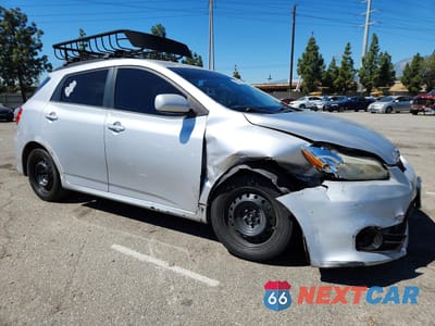 Czwarte zdjęcie samochodu z boku: 2012 TOYOTA MATRIX L VIN:2T1KU4EE5CC817337 - miniatura