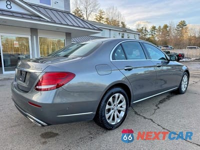 Czwarte zdjęcie samochodu z boku: 2017 MERCEDES-BENZ E 300 4MATIC VIN:WDDZF4KB2HA126772 - miniatura