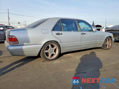 Trzecie zdjęcie samochodu z tyłu: 1998 MERCEDES-BENZ S 500 VIN:WDBGA51G7WA396255 - miniatura