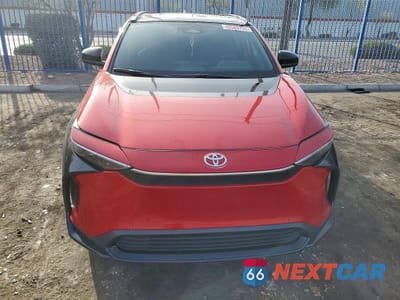 Piąte zdjęcie samochodu w środku: 2025 TOYOTA BZ4X XLE VIN:JTMABACA0SA091941 - miniatura