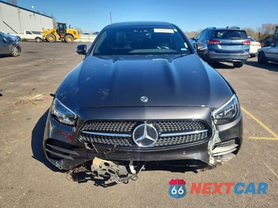 Piąte zdjęcie samochodu w środku: 2021 MERCEDES-BENZ E 450 4MATIC VIN:W1KZF5KB7MA905049 - miniatura