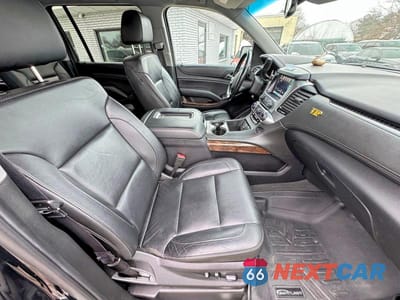 Piąte zdjęcie samochodu w środku: 2019 CHEVROLET SUBURBAN K1500 LT VIN:1GNSKHKC2KR230329 - miniatura